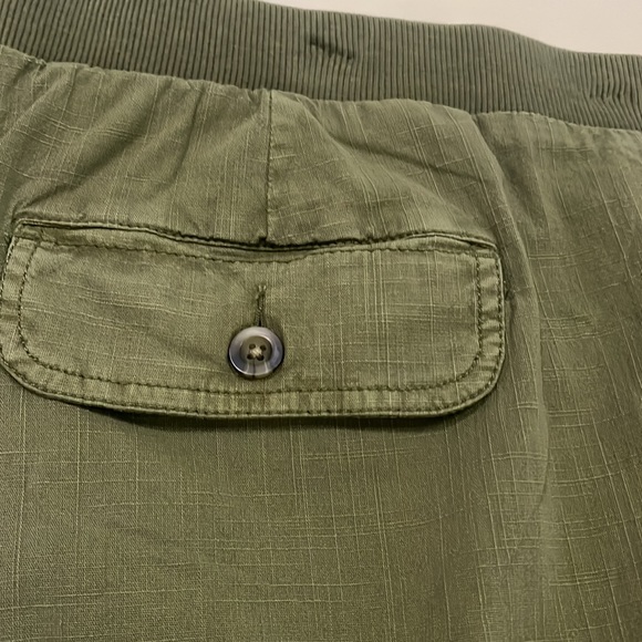 Women 4X Shorts Pull On Flat Front Casual Pastel Olive 🫒 Green - Picture 6 of 7